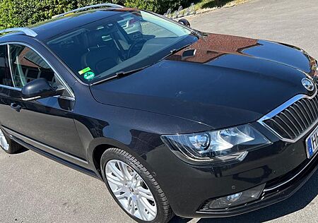 Skoda Superb 2.0 TDI 125kW DSG 4x4 SH AHK PANO