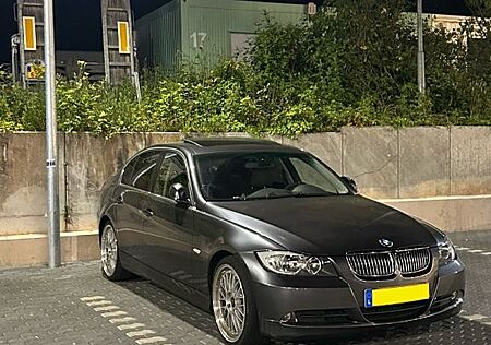 BMW 325xi -