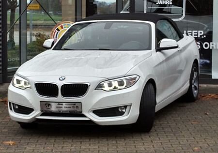 BMW 220i Cabrio Advantage