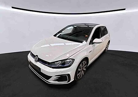 VW Golf Volkswagen GTE 1.4 TSI /PANO/CAM/VIRTUAL/TRAVEL/MATRIX