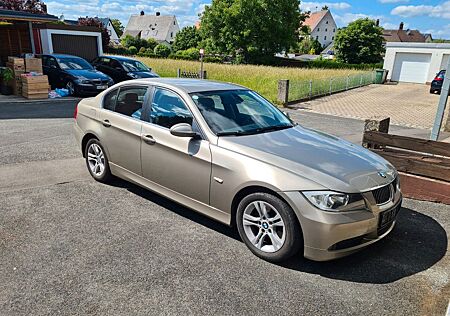 BMW 325xi - Gepflegter 325
