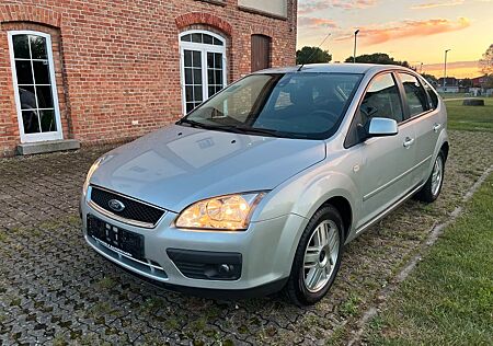 Ford Focus Lim. Ghia*Automatik/TÜV NEU*