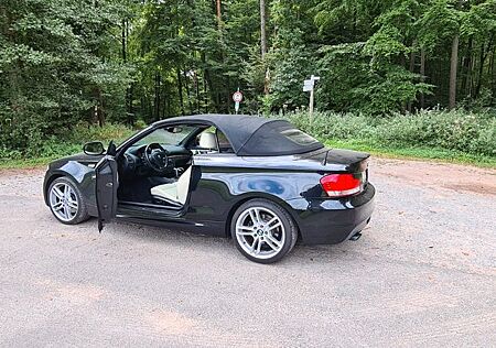 BMW 123d Cabrio Automatik | M-Paket | weißes Leder |
