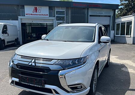 Mitsubishi Outlander 2.4 PHEV PLUG-IN HYBRID 4WD 1.Hand