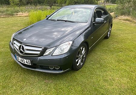 Mercedes-Benz E 200 Coupé CGI BlueEFFICIENCY AVANTG....