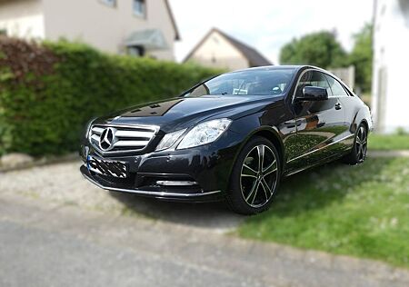 Mercedes-Benz E 250 CGI Coupé BlueEFFICIENCY AVANTGARDE