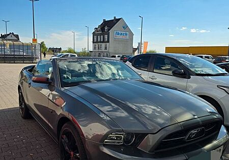 Ford Mustang 3.7 V6 TÜV NEU