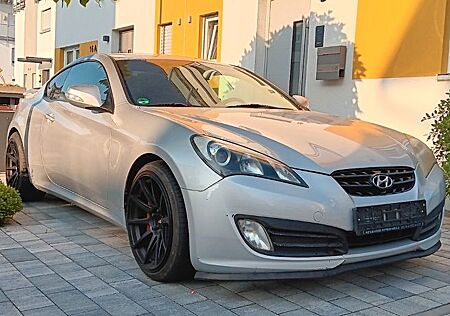 Hyundai Genesis 3.8 V6 -