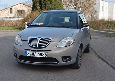 Lancia Ypsilon 1.4 16V Platino