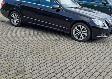 Mercedes-Benz E 220 CDI BlueEFFICIENCY ELEGANCE ELEGANCE