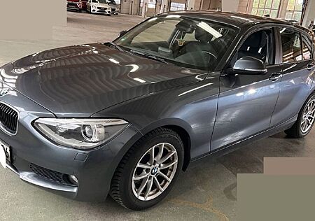 BMW 116i Sport Line 1.Hand LED XENON Tüv PDC SHZ KLM