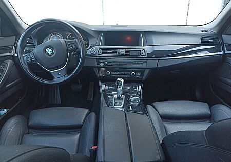 BMW 520d xDrive Touring A - Leder HUD AHK Pano Navi