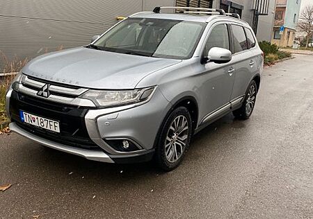 Mitsubishi Outlander 2.2 DI-D Diamant Edition+ 4WD Auto...