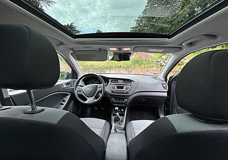 Hyundai i20 -Panorama-Klima-SHZ-Alu