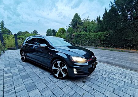VW Golf Volkswagen 2.0 TSI BMT GTI / Navi / Tempo/ SHZ