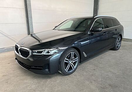 BMW 530d Touring xDrive+LED+ParkAssist+AHK+Pano etc.