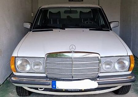 Mercedes-Benz 230 w123