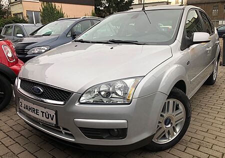 Ford Focus Lim. Ghia Sciebedach Klimaautomatik!!!