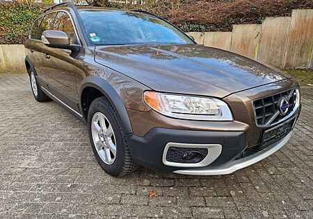 Volvo XC 70 Schwedische Familienkutsche XC70 D4 AWD