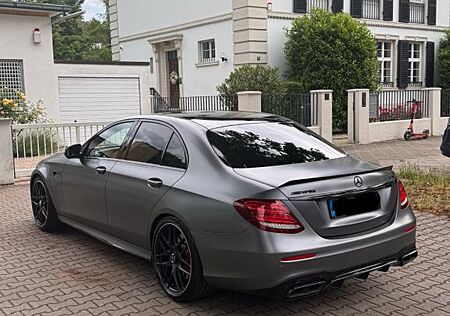 Mercedes-Benz E 63 AMG Mercedes E 63S AMG Pano MB-Garantie