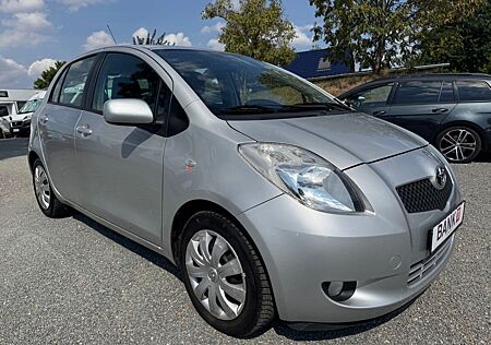 Toyota Yaris Sol 1,3-l-VVT-i KLIMA/AHK/TÜV NEU !!