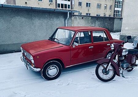 Lada 2101    1200