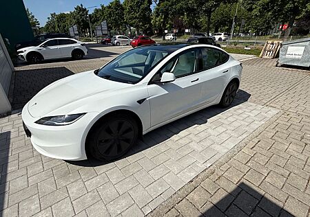 Tesla Model 3 Highland AHK Erstzulassung 11.23