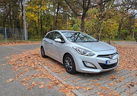 Hyundai i30 1.4 Trend Navi/Sitzh./Rückfahrk./1.Hand