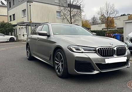 BMW 530d xDrive Touring M Sport*Sonderlack*AHK*H-up