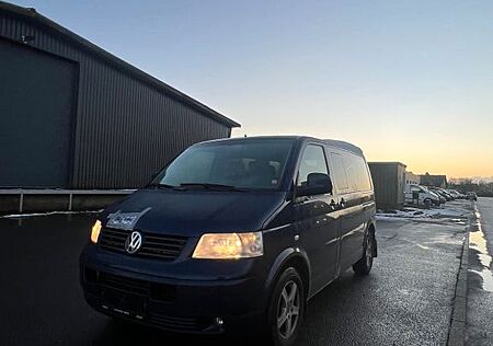 VW T5 Transporter Volkswagen Bus Shuttle 9 pers