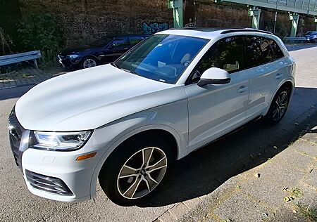 Audi Q5 45 TFSI S tronic quattro -