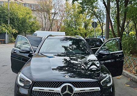 Mercedes-Benz GLC 300 GLC 300D 4Matic*AMG*LED*PANO*BUR*DESIGNO*NAVI*