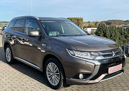 Mitsubishi Outlander PHEV Top 4WD LEDER AHK Erst 52700 km