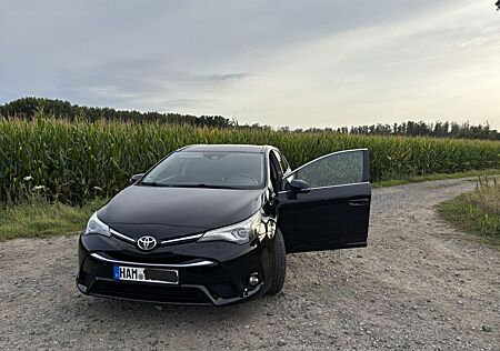 Toyota Avensis 2,0-l-D-4D Business Ed. Touring Spor...