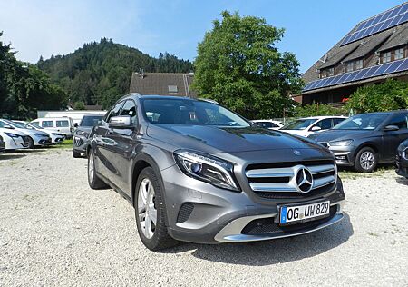 Mercedes-Benz GLA 200 Navi,SHZ,PDC,Kamera,AHK,Xenon,E. Heckkl.