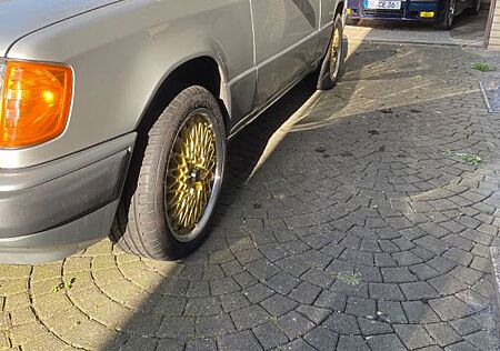 Mercedes-Benz 230