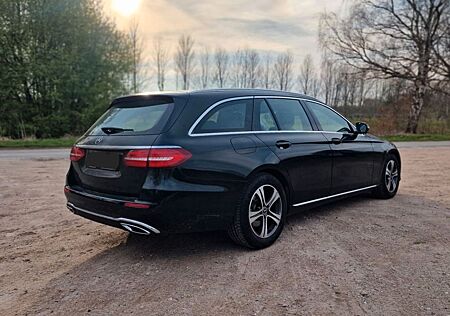 Mercedes-Benz E 220 d T Autom. -