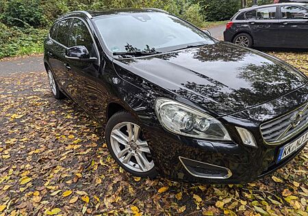 Volvo V60 D4 , 216 tkm, scheckheft, AHK, guter Zustand