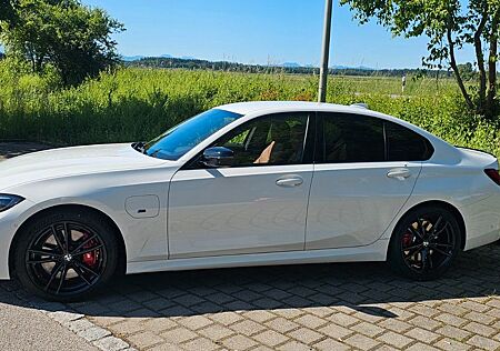 BMW 330E M Sport mit noch 17 Monaten Garantie