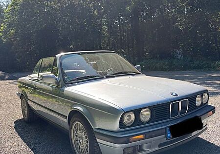 BMW 318i E30 Cabriolet - Gletscherblau