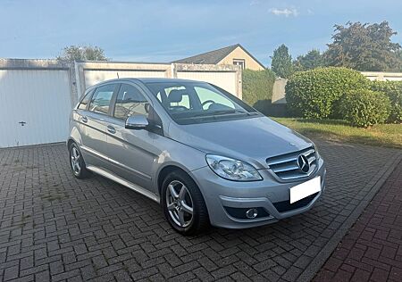 Mercedes-Benz B 180 BlueEFFICIENCY -