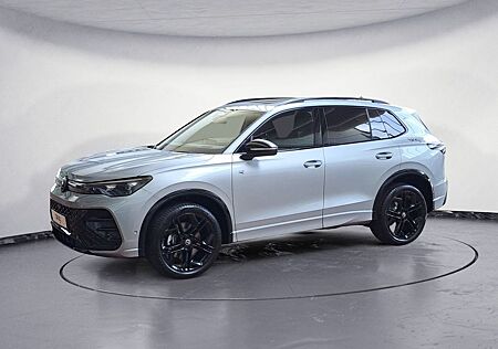 VW Tiguan Volkswagen R-Line 2,0 l TDI SCR 4MOTION 7-Gang-Dopp