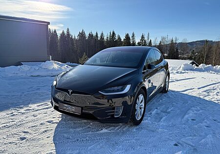 Tesla Model X 75D Luftfederung und 7-Sitzen