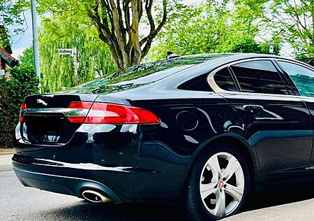 Jaguar XF 2.2 L Diesel*Xenon*KAM*NAV*Keyless*Leder