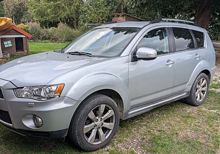 Mitsubishi Outlander 2.2 DI-D+ MIVEC 35 Jahre 2WD 35 Jahre