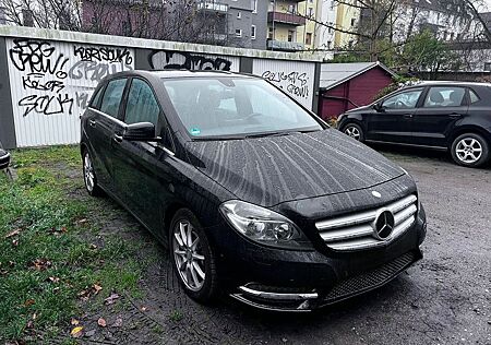 Mercedes-Benz B 180 -