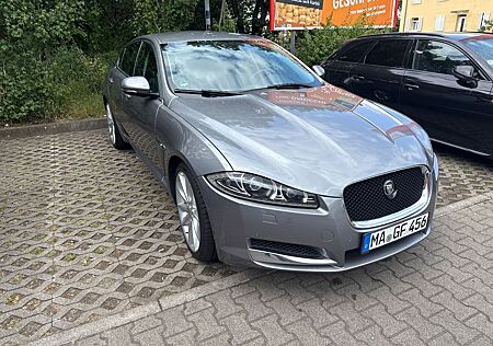 Jaguar XF 3.0 L V6 Diesel S -