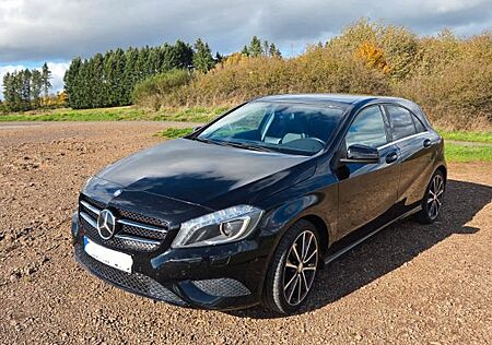 Mercedes-Benz A 180 Style, Navi, Bi-Xenon, Klima, SHZG, CD,
