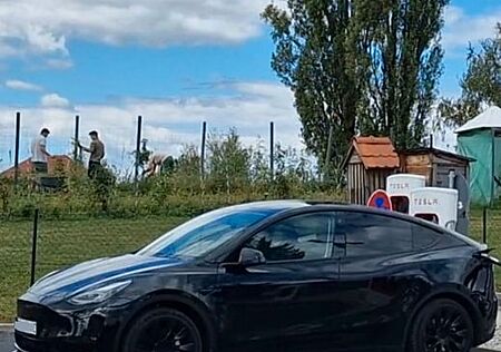 Tesla Model Y Long Range Dual Motor AWD Long Range