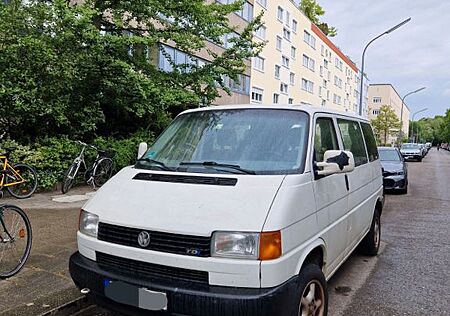 VW T4 Caravelle Volkswagen 2,5-l-Diesel TDI 65kW Standard